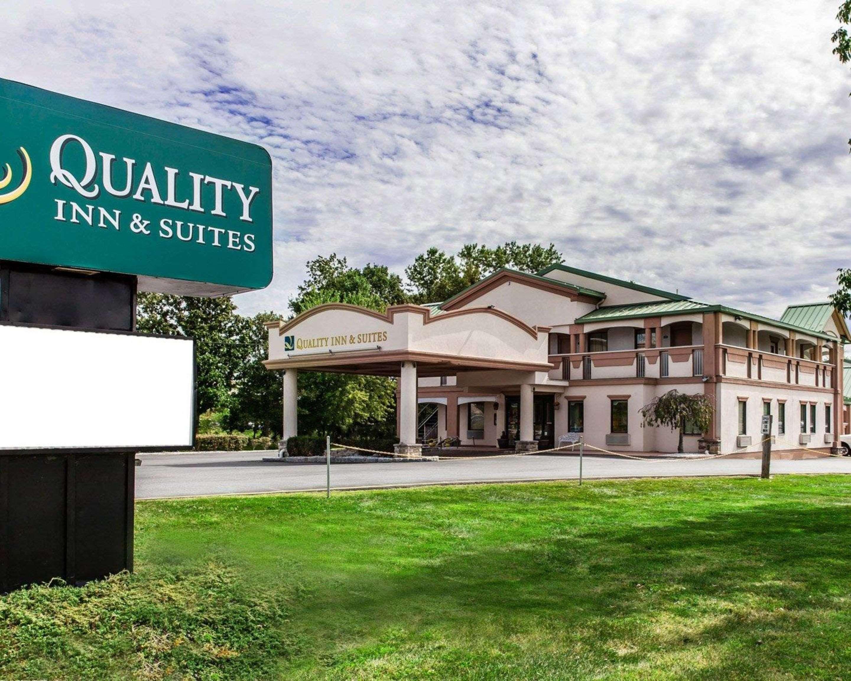 Quality Inn & Suites Quakertown-Allentown Экстерьер фото