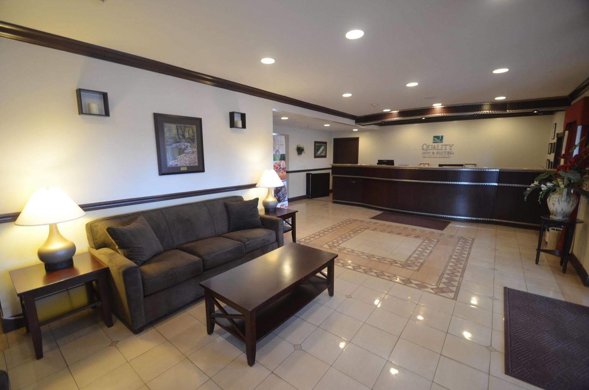 Quality Inn & Suites Quakertown-Allentown Экстерьер фото