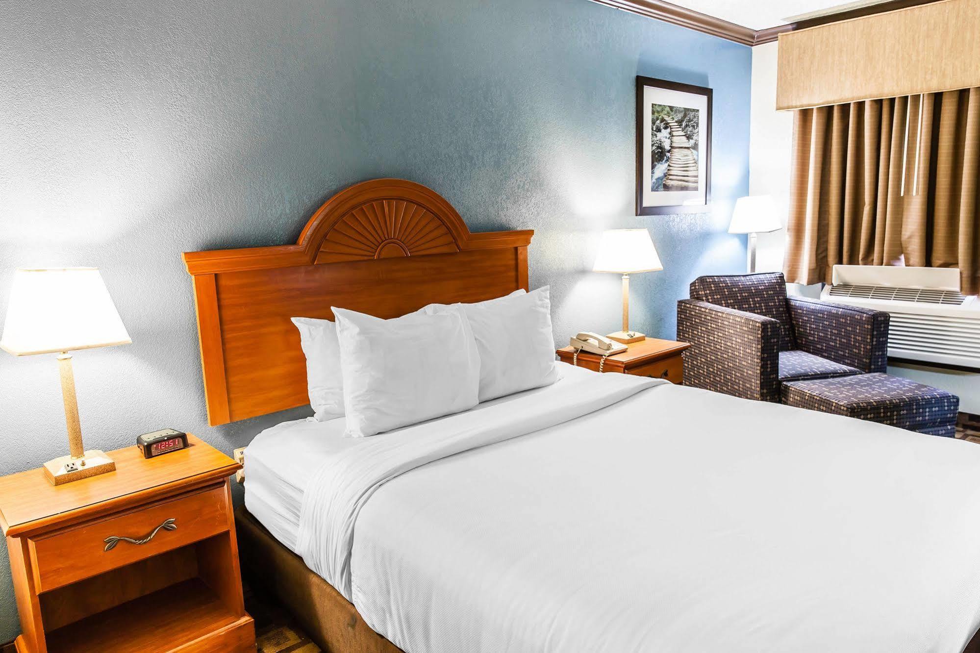 Quality Inn & Suites Quakertown-Allentown Экстерьер фото