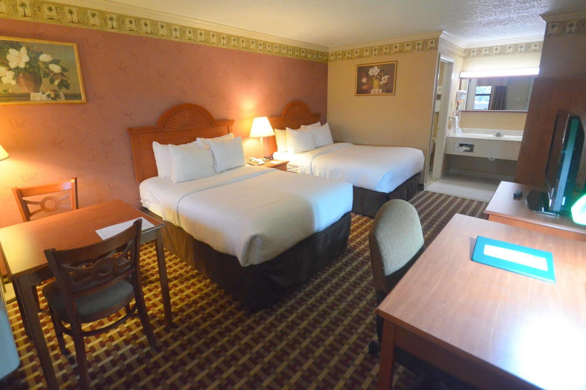 Quality Inn & Suites Quakertown-Allentown Экстерьер фото