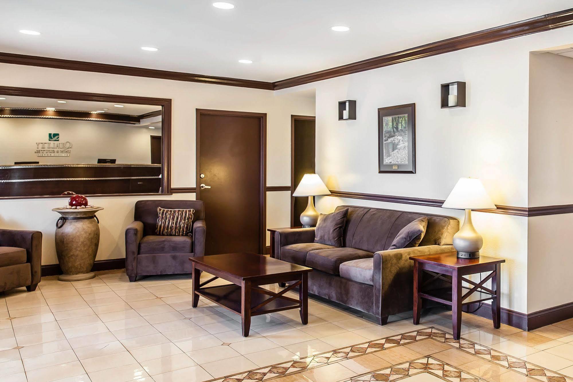 Quality Inn & Suites Quakertown-Allentown Экстерьер фото